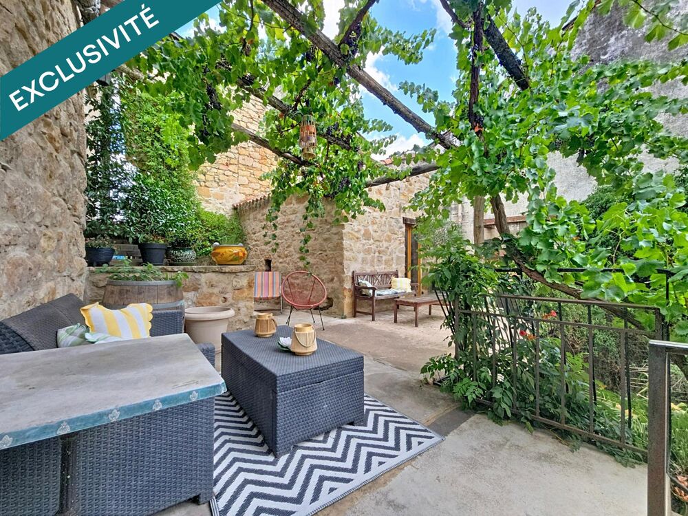 Une superbe maison en pierre où charme de lancien, terrasses et volumes généreux se conjuguent à merveille.