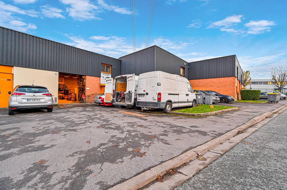   ENTREPOT + BUREAUX 340 M² EN ZAC 