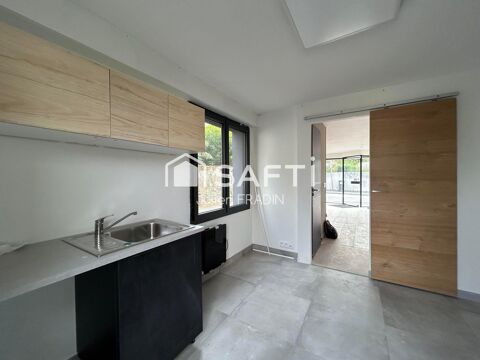   Local commercial / bureau de 30 m² - centre-bourg. 