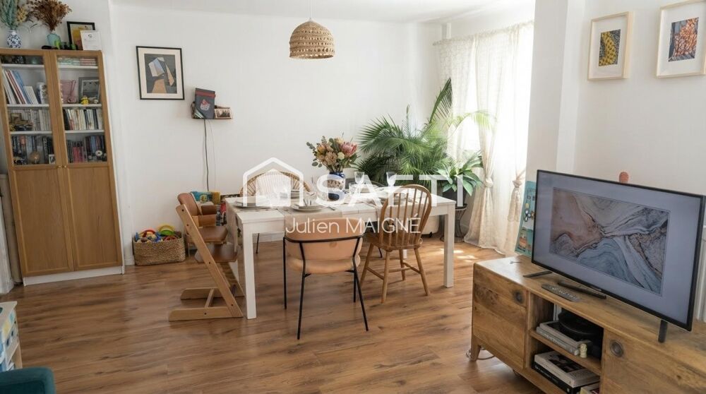 Vente Appartement Vue exceptionnelle sur le port de Toulon, calme absolu, cuisine refaite à neuf : ce T3 de 74 m² au 8ème étage de la résidence L' Toulon