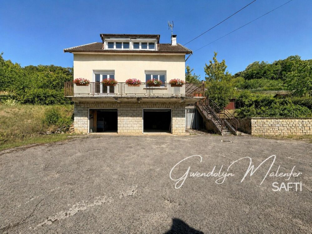 DANS LE CENTRE D'ARBOIS, DECOUVREZ CETTE MAISON ...