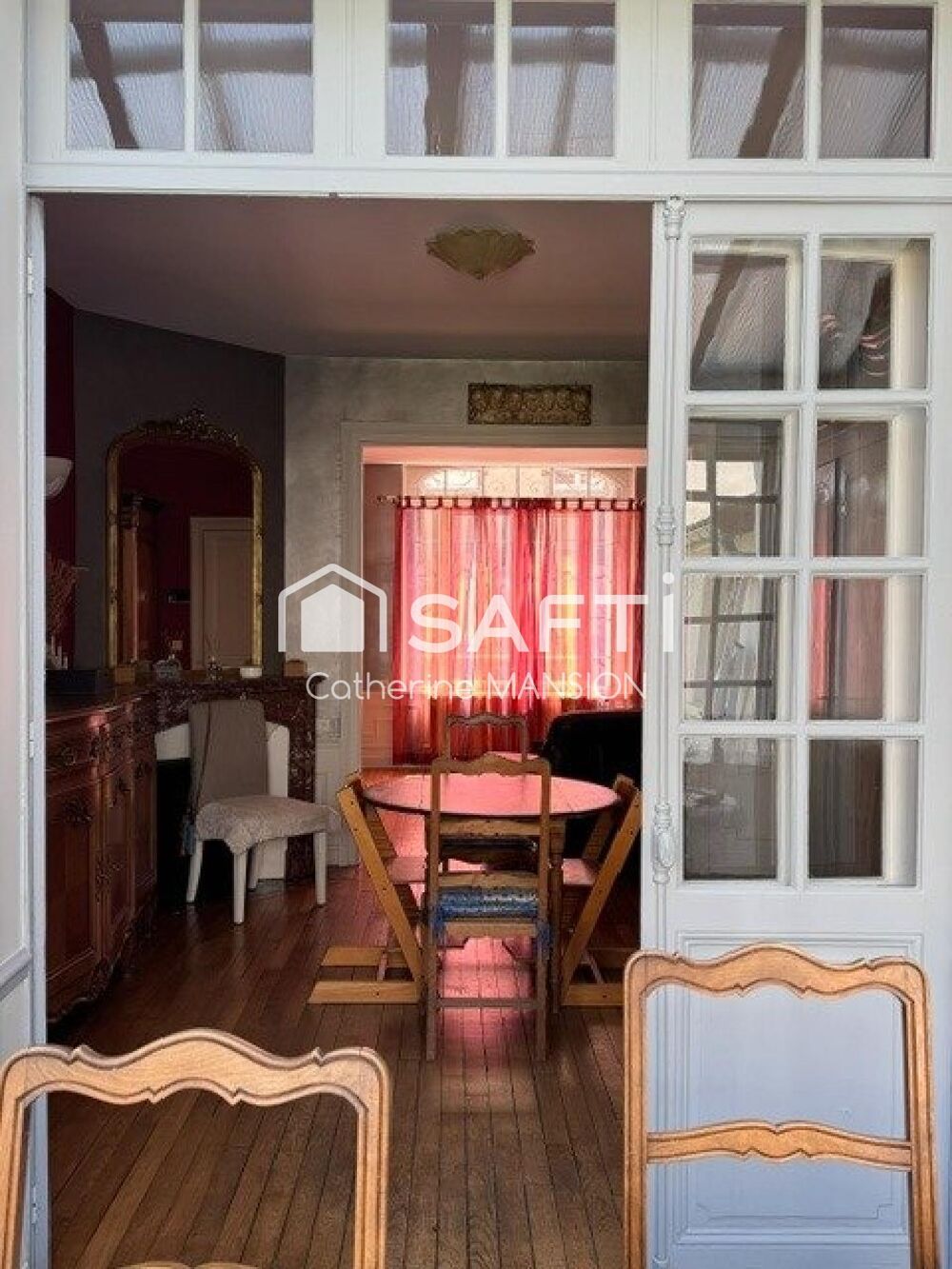 A vendre à Reims très belle maison de caractère avec jardin, garage, cave, 6 chambres