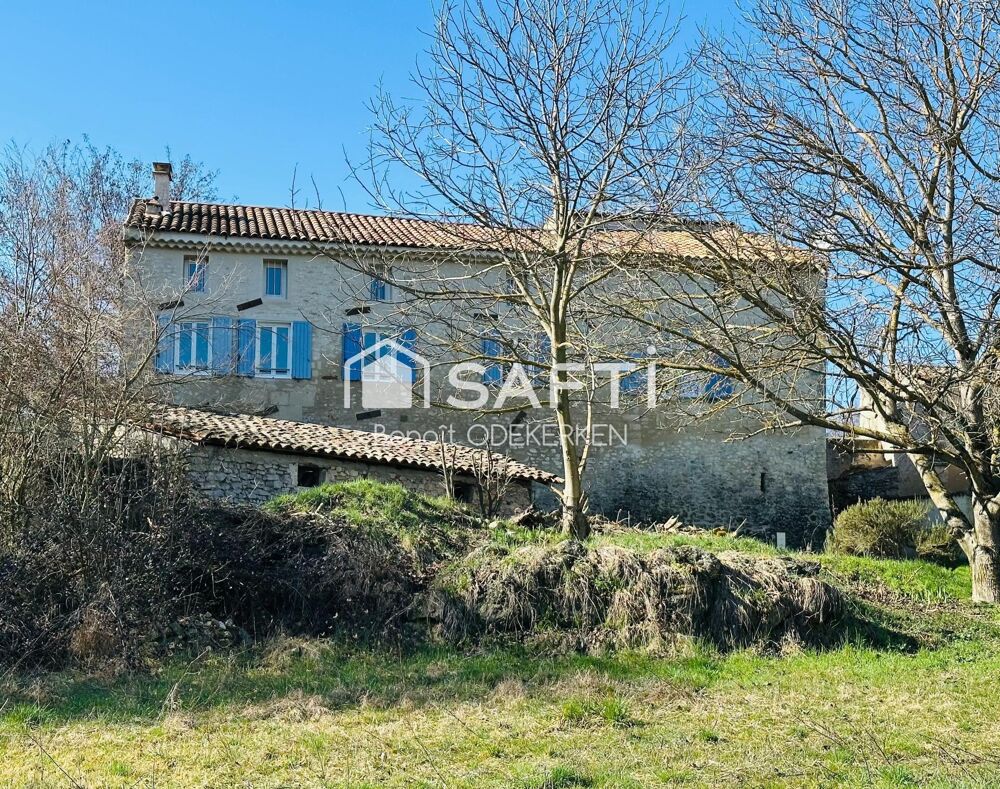 Grande maison en pierre aux multiples possibilités