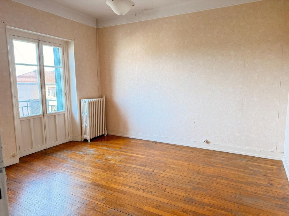 Maison de 136 m2, 4 ch, garage et terrain.