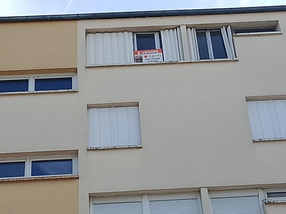 A saisir appartement de type 3,quartier calme dans la ville de Chateauroux,à rénover entiérement,travaux de copropriété prevu po
