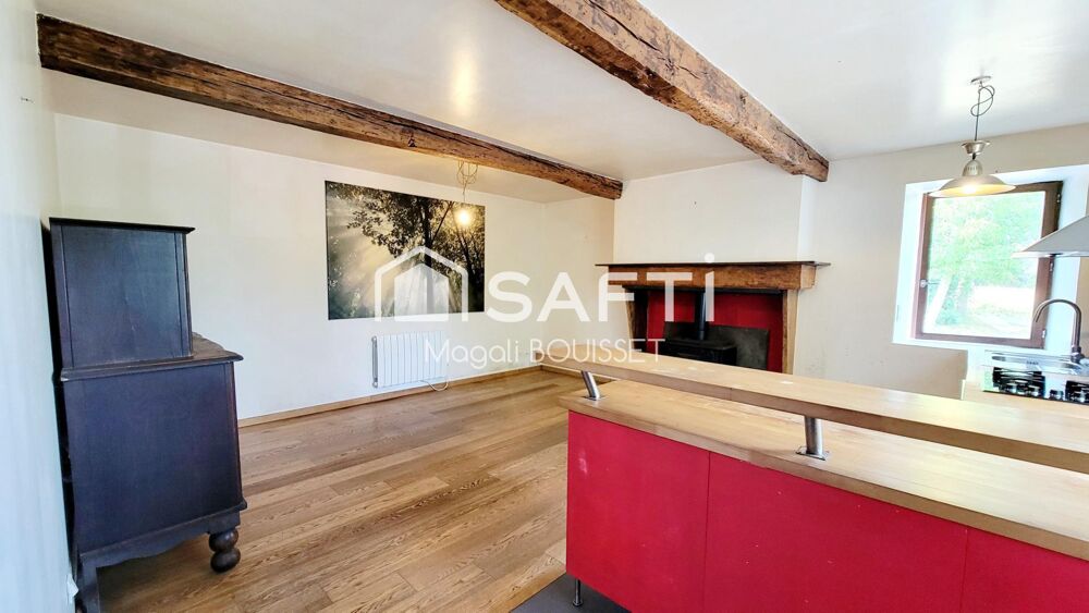 Maison Commingeoise T4 environ 128m², dépendance, grange, hangar, jardin 5580m², vue sur le Cagire depuis l'extérieur.