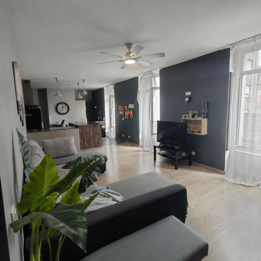 Vente Appartement Appartement de type F3 avec cuisine équipée récente avec local commercial au RDC. Pouvant être dissocié offrant la possibilité d Le chambon-feugerolles