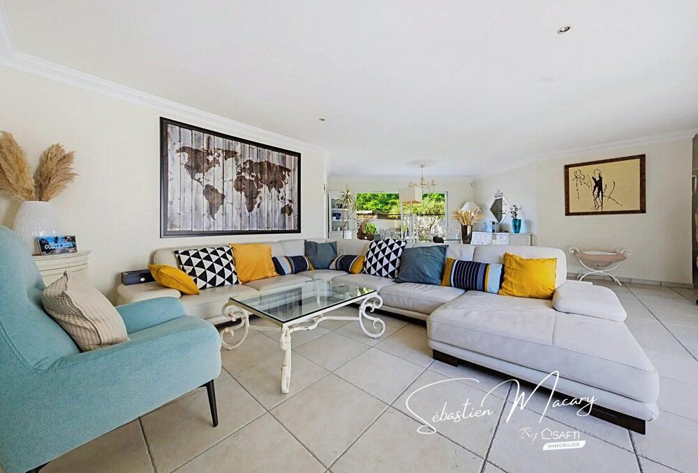 Maison de plain-pied - 5 chambres - Terrain de 840 m²