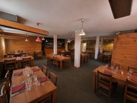   Bien rare, restaurant bar licence 4, sans concurrence. 