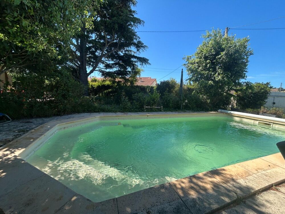 Six Fours les plages, maison individuelle T7 de 130 m2 sur parcelle de 950 m2 avec piscine et garage