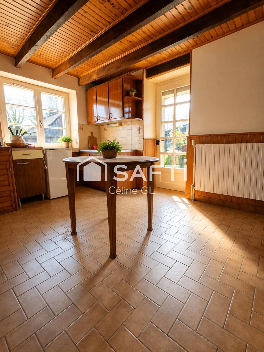 Ancienne ferme en pierres avec nombreuses dépendances sur 5 396 m²