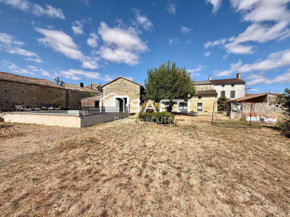 Vente Maison MAISON EN PIERRE 3 CHAMBRES + BUREAUX, DÉPENDANCES PISCINE ET JARDIN Saint-romans-les-melle
