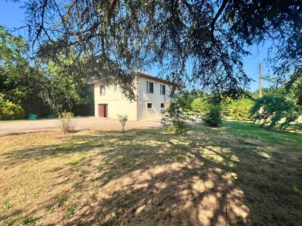 Maison avec grand terrain et garage en rez-de-jardin