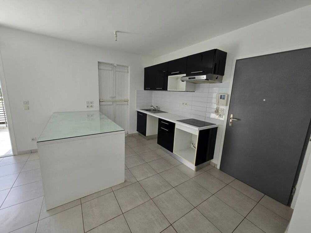 SCHOELCHER Enclos  T4 duplex avec vue mer 1490 €