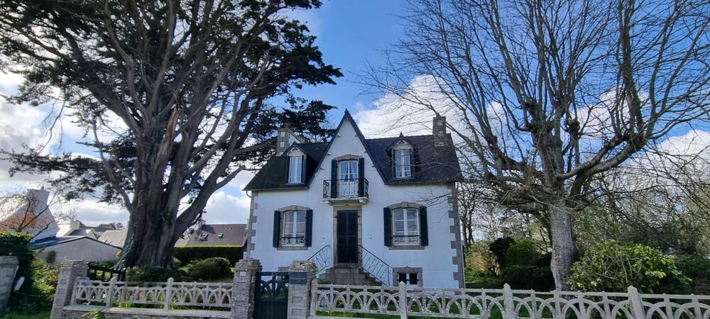 Maison néo bretonne / bourgeoise avec fort potentiel au bourg de Plougasnou