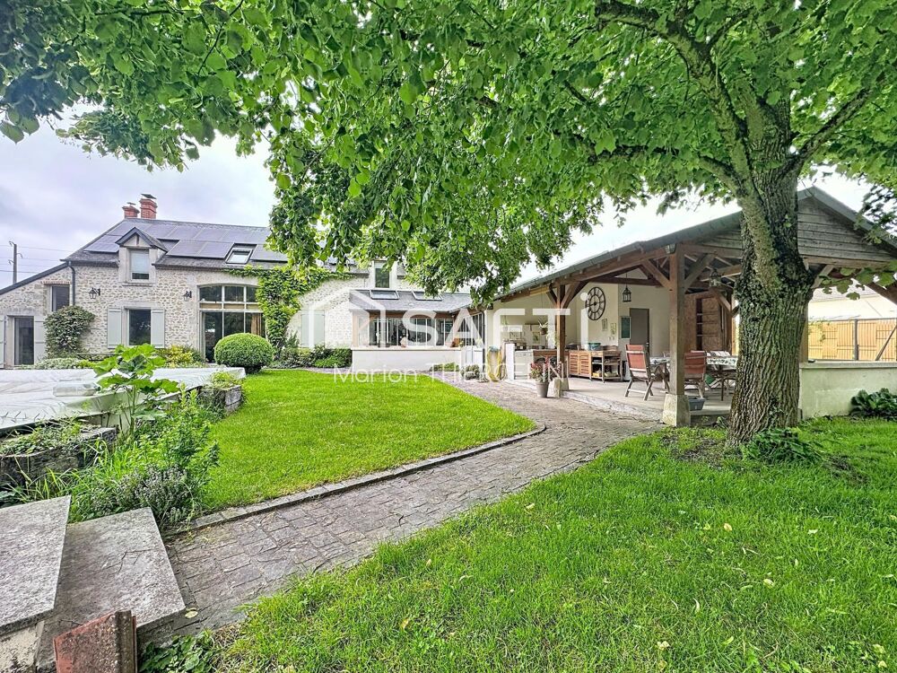 Superbe longère de 205m² habitables environ avec piscine et jardin soigné
