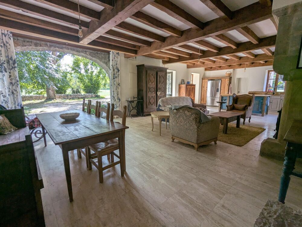 Vente Maison Calvignac, propriété et dépendances au bord du lot Calvignac
