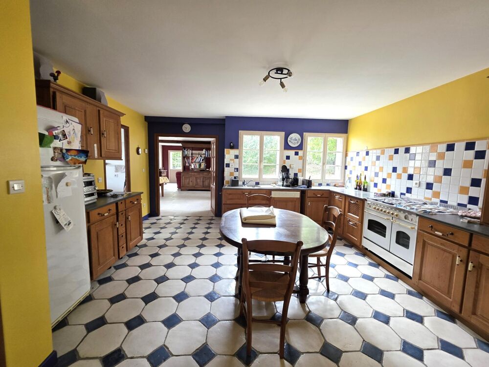 Vente Maison Maison de bourg, sa vie de plain-pied, ses 6 chambres et son terrain en coeur de village ! Bauge-en-anjou