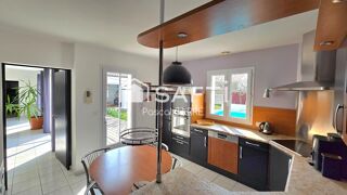Vente Maison Maison familiale avec piscine, beaux volumes et jardin au calme aux Sables-d'Olonne Les sables-d'olonne