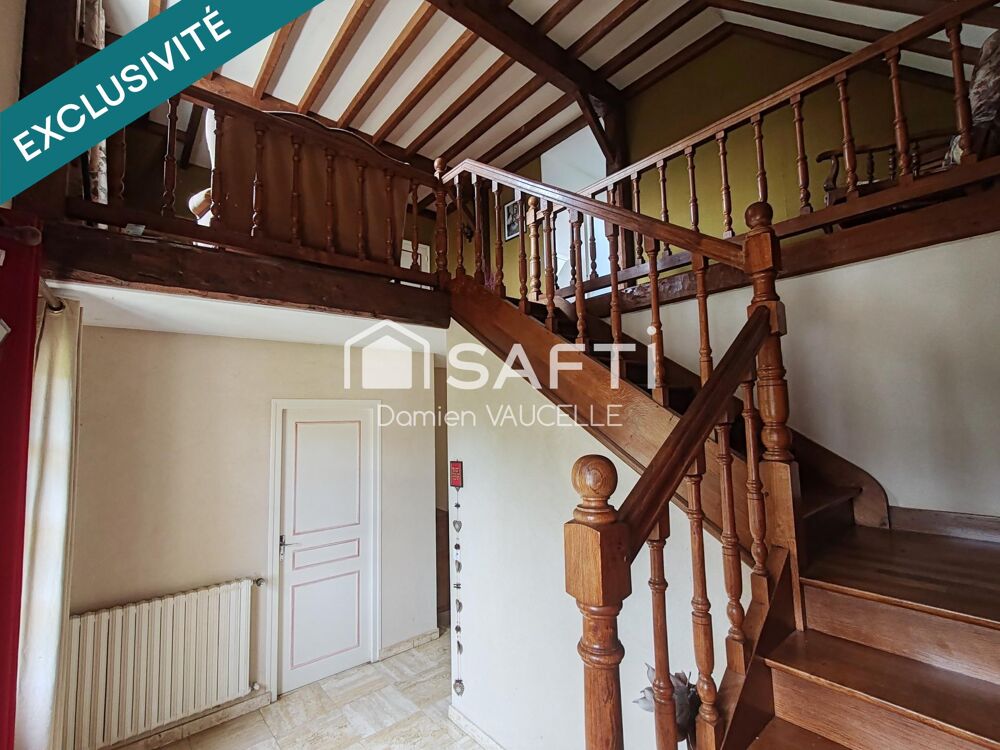Pavillon de 216 m² avec 6 chambres, grand sous-sol et jardin.