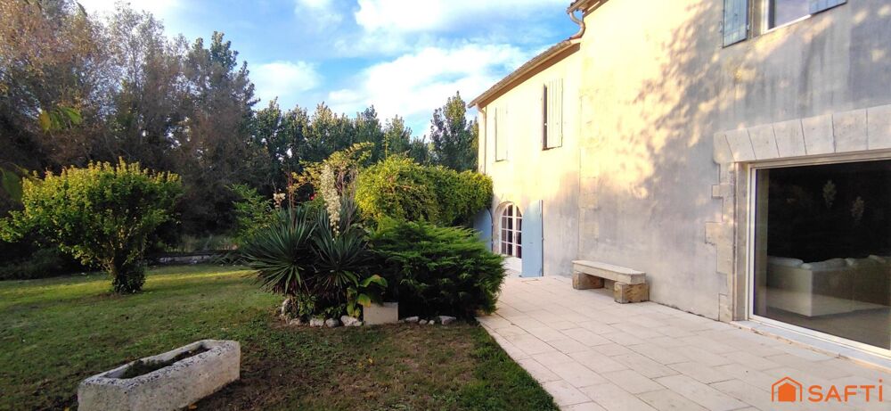 Maison 8 pièces 228 m² · à Saint-Julien-de-l'Escap · 228 m² · 304 500 €