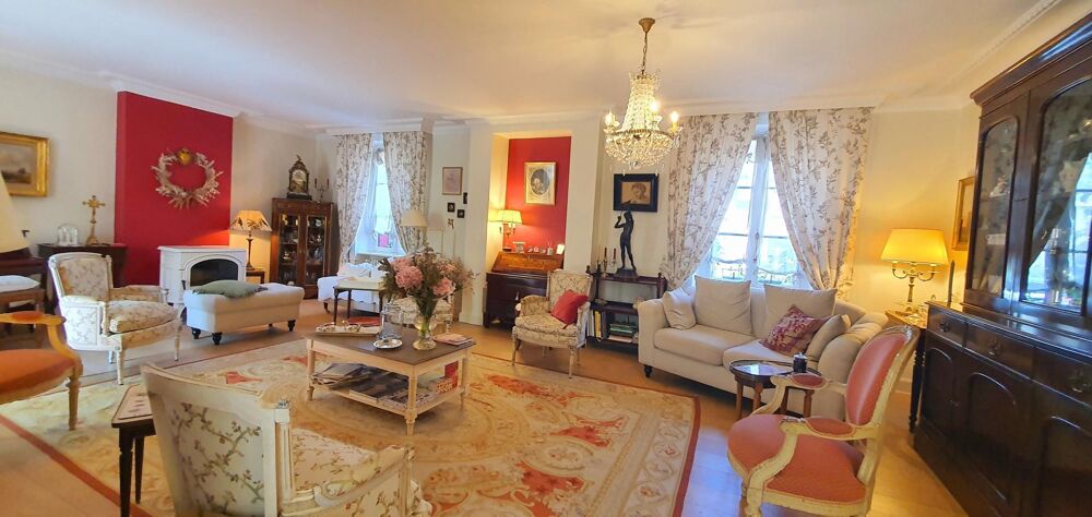 MAISON DE CARACTÈRE de 292 m2 , BELLE DEMEURE FAMILIALE , 7 CHAMBRES , TERRAIN de 2110 m2 en grande partie constructible.