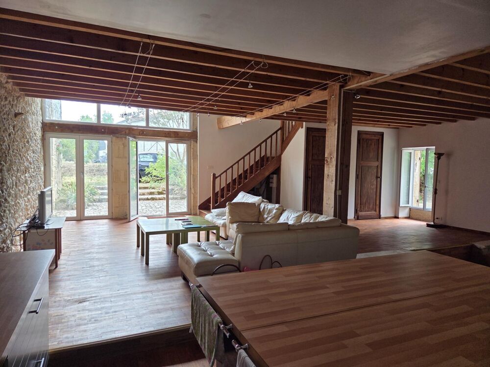 Vente Maison maison ancienne rénovée avec trois chambres et mezzanine, un grand espace de vie avec cuisine toute équipée. grange, atelier et Saint-vivien