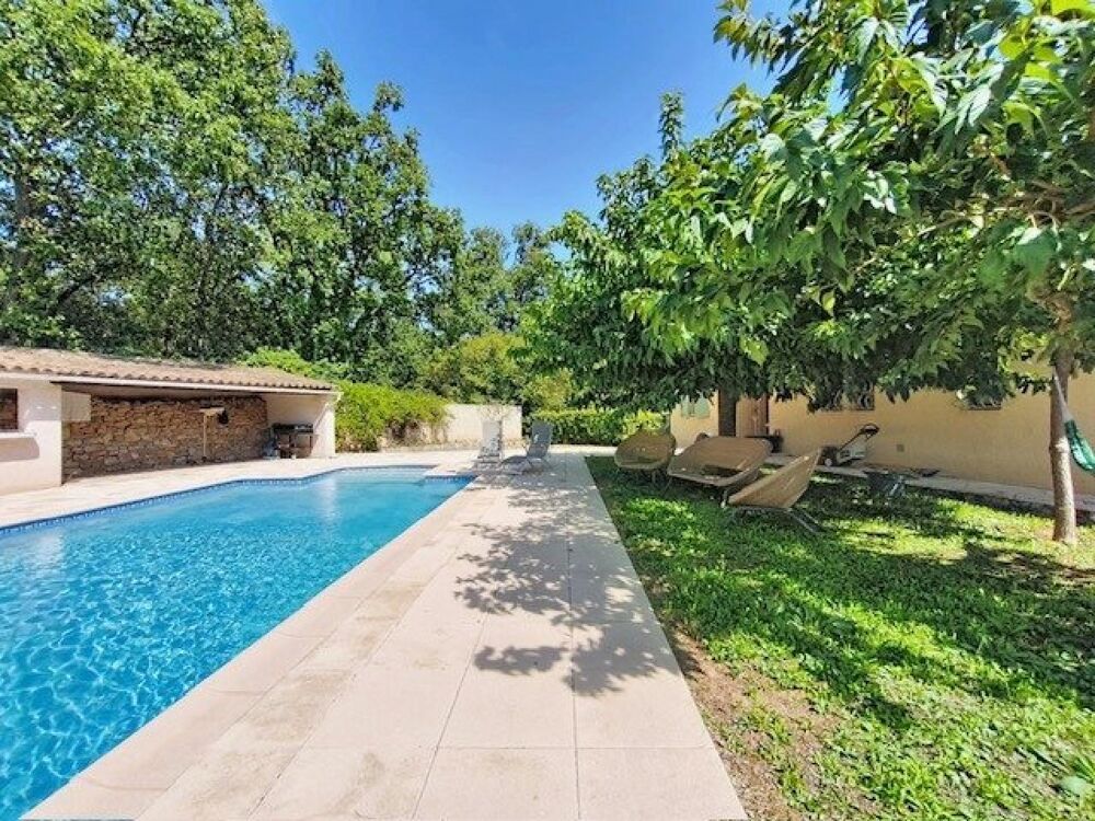 villa traditionnelle en pleine nature