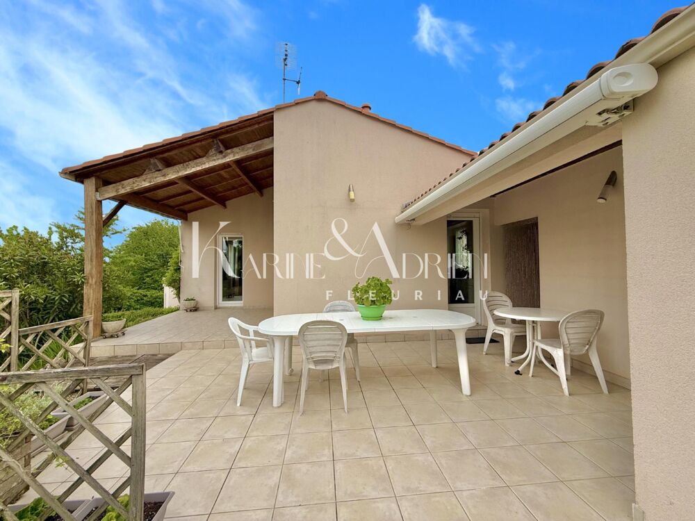 Maison contemporaine avec 5 chambres, bureau, parc arboré clos, dépendances et double garage