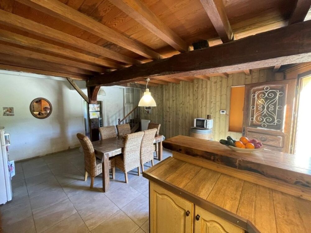 Ensemble immobilier avec 2 habitations, nombreuses dépendances et 1,7 hectare de terrain