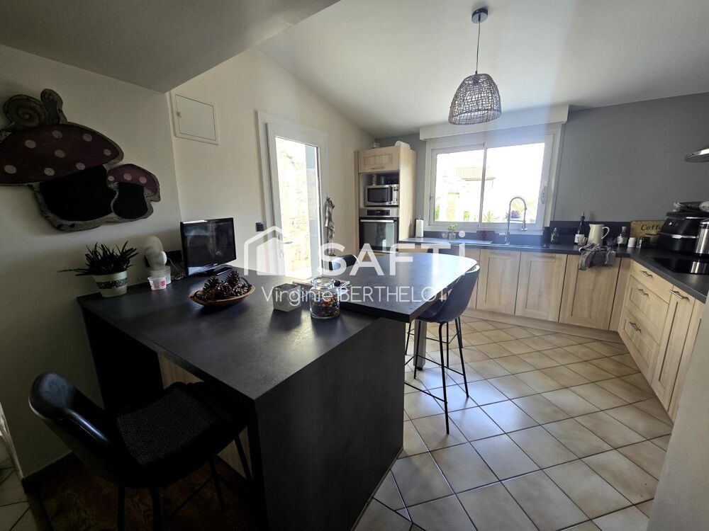 Vente Maison MAISON 3 CHAMBRES / 2 ENTREES IDEALE POUR 1 PROFESSION INDEPENDANTE OU CHAMBRES D' HOTES ! Champdeniers