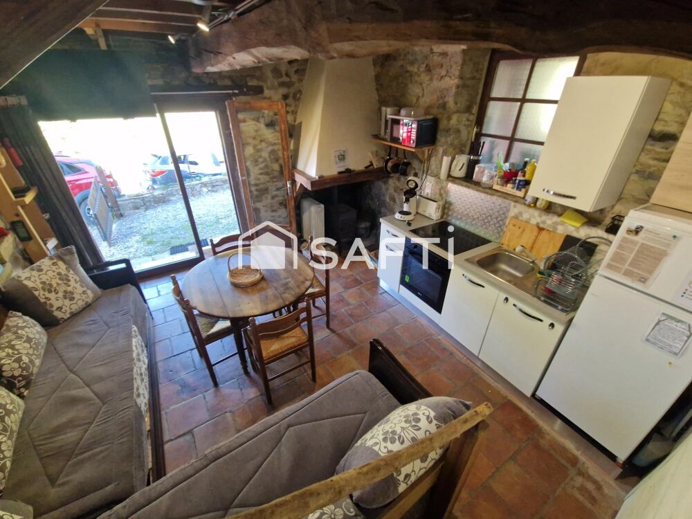 Maison (Gîte) de 31m², vendue meublée, cours et abri.