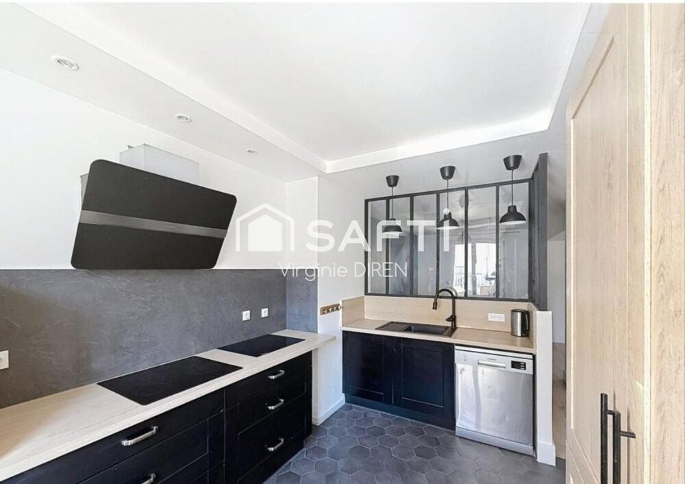 maison familiale , comprenant 7 pièces ave cuisine un salon séjour climatisé ,5 chambres dont une suite parentale avec 1 salle d
