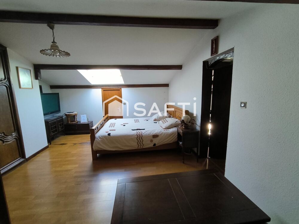 Vente Maison Bien très rare , magnifique maison familiale située à Rignovelle , 10 min de Lure avec toutes les commodités, transports, écoles Rignovelle