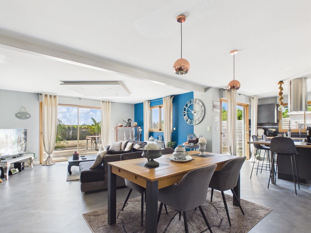 Vente Maison PLOUNÉVEZ-LOCHRIST – Maison de plain-pied rénovée de 168 m² à 1 km des dunes de Keremma Plounevez-lochrist