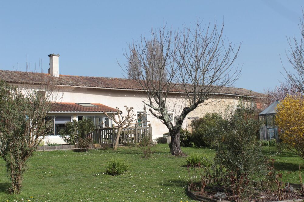 COUP DE COEUR  Maison de village 133 m² sur 1 734 m² de terrain clos et arboré