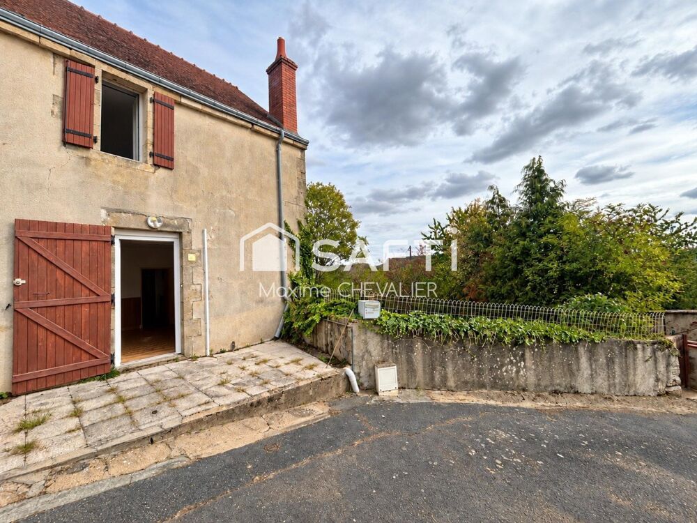 Maison en plein coeur du village avec un jardin