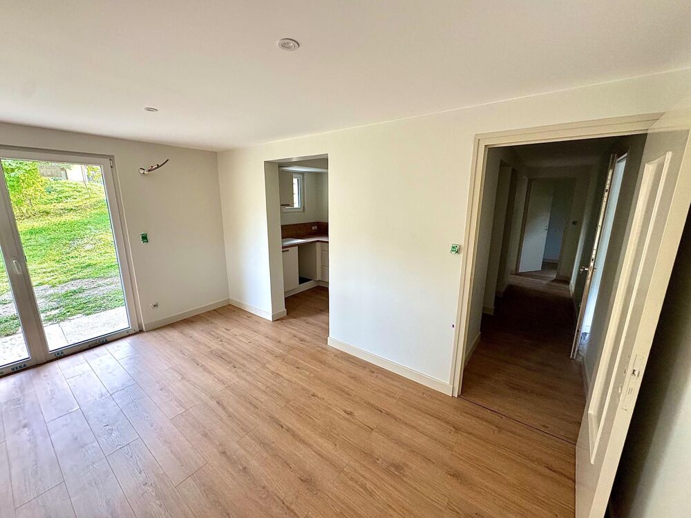 RDJ privatif plain pied ! Refait à neuf, 3 logements