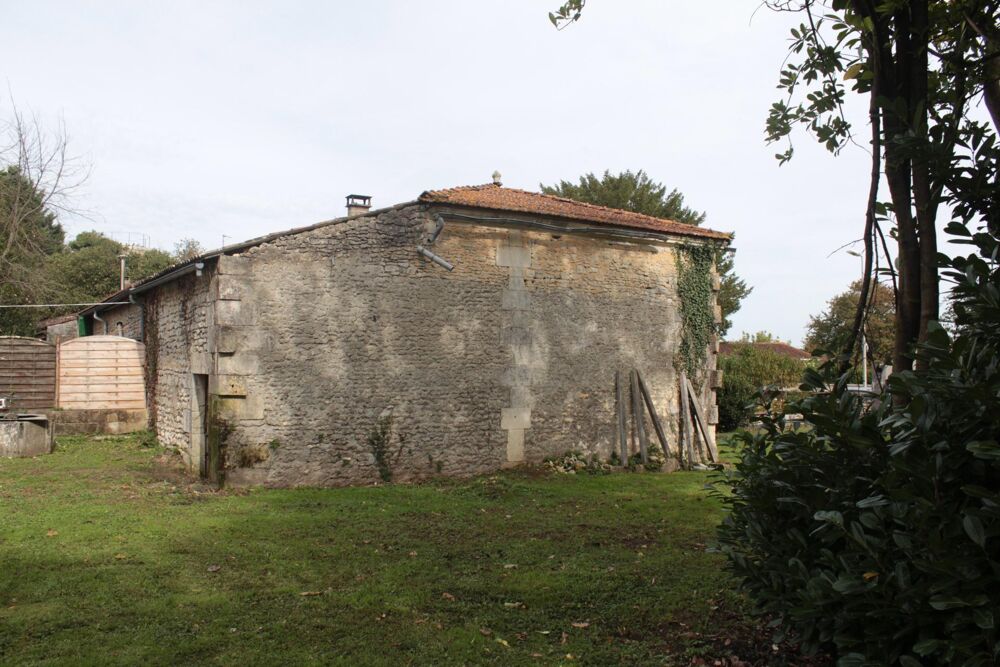 AU COEUR DE SAINT GÉNIS DE SAINTONGE
