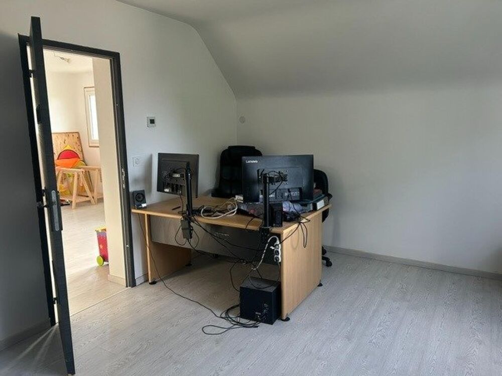 A proximité D'Ezy-sur-Eure découvrez cette maison familiale de 130m² située dans un environnement CHIC et résidentiel. son atout