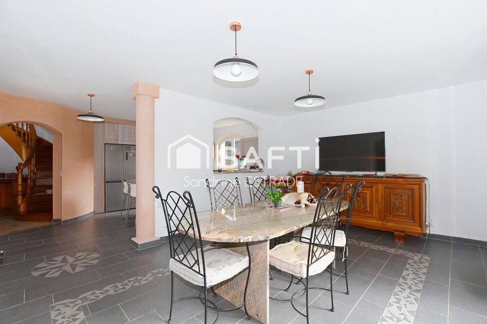 Vente Maison Belle maison familiale avec piscine, dépendance et garages Montbrison