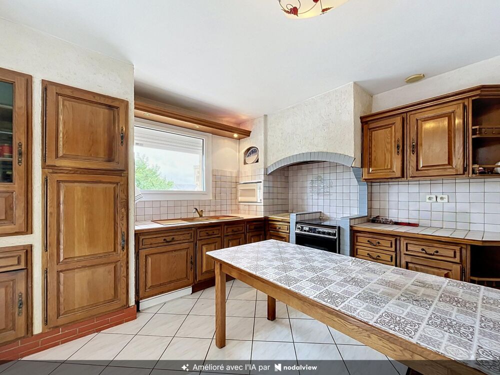 Vente Maison Maison de 182 m² avec piscine couverte, 4 ch, 3000 m² terrain Roquefort-sur-garonne