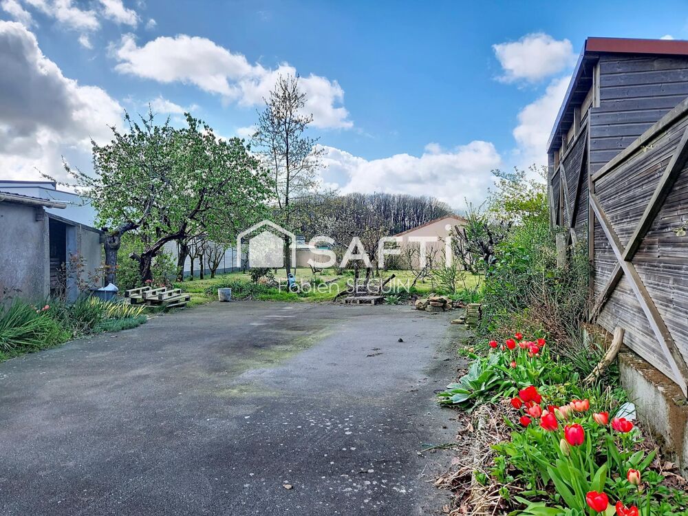 Fort potentiel pour cet ensemble immobilier comprenant une maison ancienne et un terrain constructible