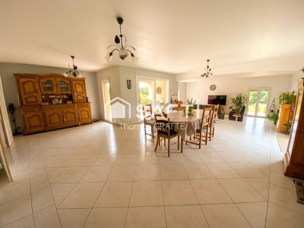 Vente Maison Maison 6 chambres avec piscine près de Sarlat Simeyrols