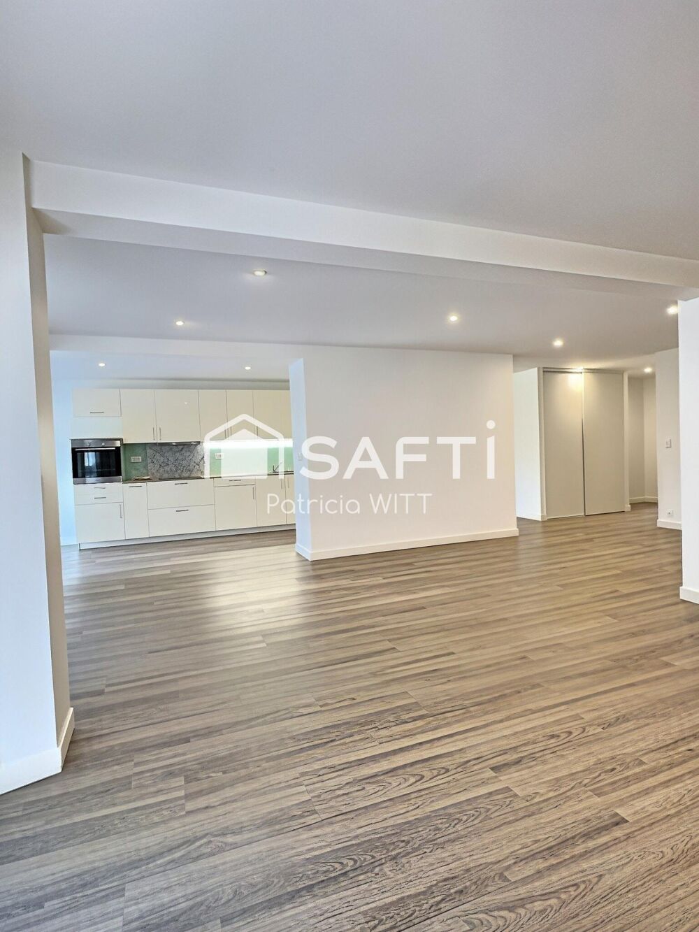 À 20 min de Genève en tram  Appartement 120 m² entièrement rénové au coeur dAnnemasse, parking