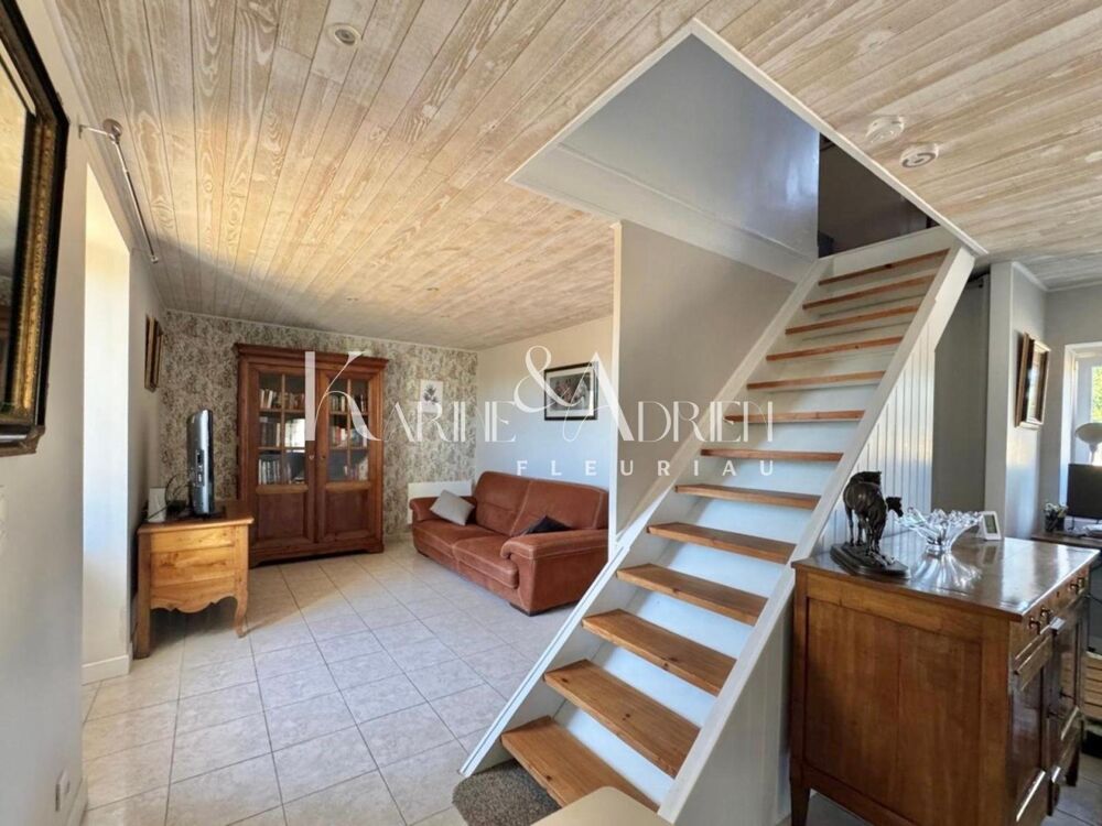 Vente Maison CHARMANTE MAISON EN PIERRE LUMINEUSE , 3 CHAMBRES ,PRÉAU,GARAGE ET ÉCURIE Puy-de-serre