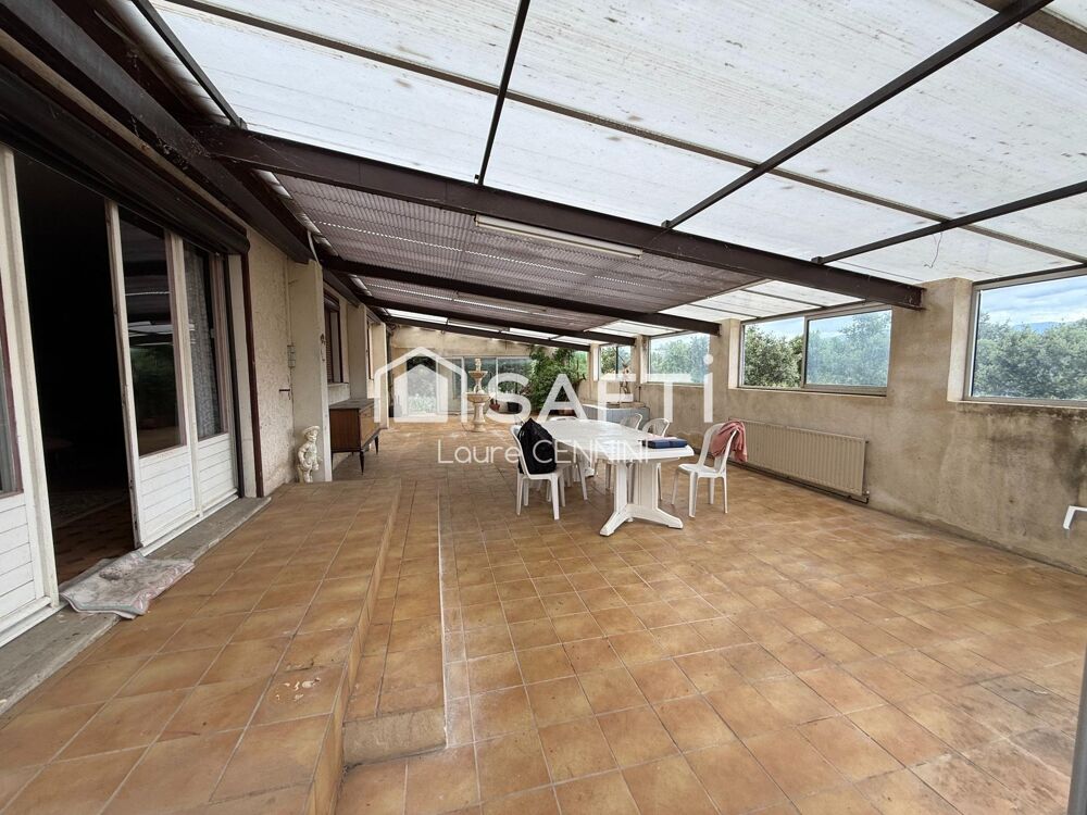 Maison traditionnelle sur 2500 m² de terrain