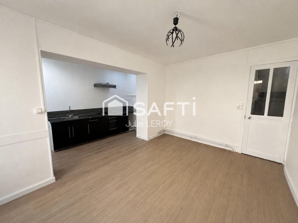 Maison T6 -Triplex située à Loué (72540)