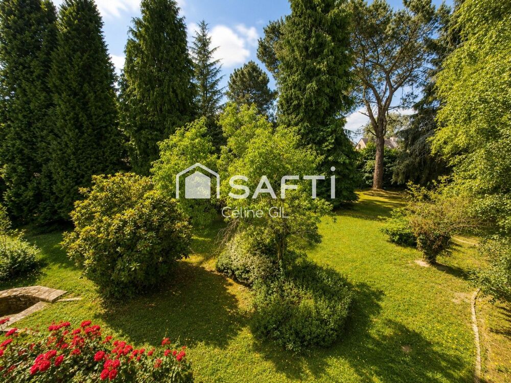 Maison de bourg familiale avec jardin arboré