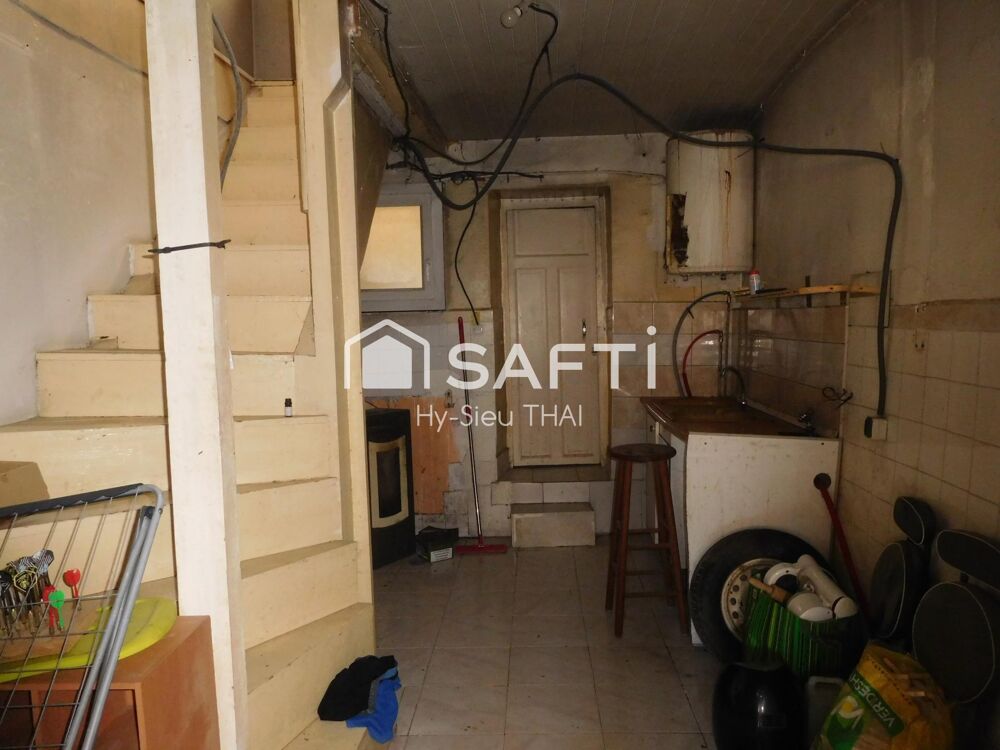 Maison de Ville, 3 niveaux, 147 m2, à Rénover, 6 pièces, (01460) Montréal la Cluse,